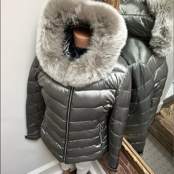 MAXIMILIAN silver fur coat - Picture 13 of 16